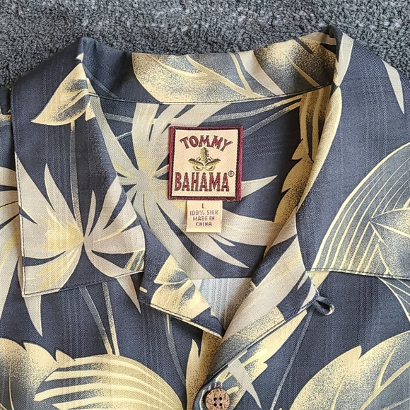 Tommy Bahama shirt - Picture 2 of 4